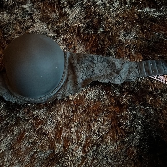 VICTORIA’S SECRET - Picture 3 of 7